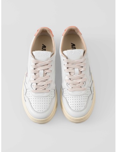 Zapatillas Autry Medalist Low mujer White Peach piel estilo retro disponibles en MARFRANC