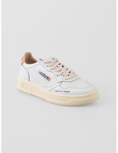 Zapatillas Autry Medalist Low mujer White Peach piel estilo retro disponibles en MARFRANC