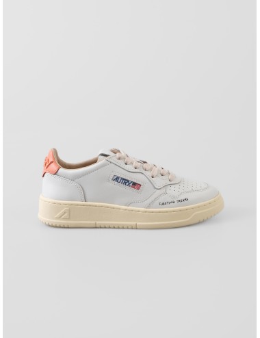 Zapatillas Autry Medalist Low mujer White Peach piel estilo retro disponibles en MARFRANC