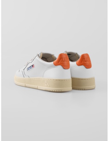 Zapatillas Autry Medalist Low hombre blancas Prorange disponibles en MARFRANC