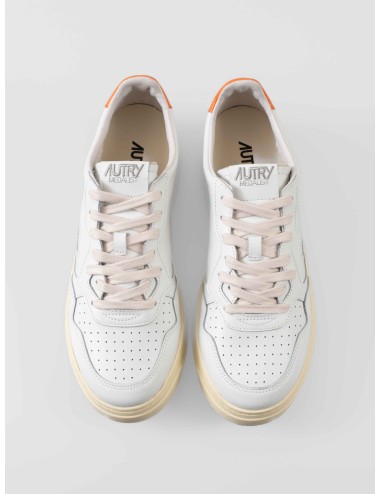 Zapatillas Autry Medalist Low hombre blancas Prorange disponibles en MARFRANC