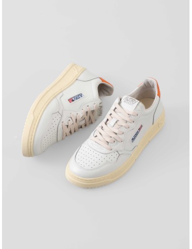Zapatillas Autry Medalist Low hombre blancas Prorange disponibles en MARFRANC