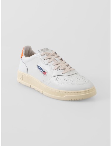 Zapatillas Autry Medalist Low hombre blancas Prorange disponibles en MARFRANC