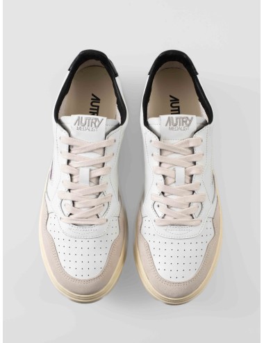 Zapatillas Autry Medalist Low hombre Match White Black disponibles en MARFRANC