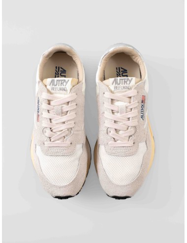 Zapatillas Autry Reelwind Low mujer blancas y plateadas disponibles en MARFRANC