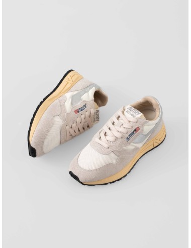 Zapatillas Autry Reelwind Low mujer blancas y plateadas disponibles en MARFRANC