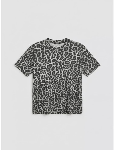 En MARFRANC te presentamos la Cohen Tee de Anine Bing con estampado de leopardo para mujer