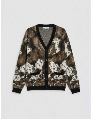 El Merton Cardigan de Carhartt WIP es una fusión perfecta entre herencia funcional y diseño contemporáneo, diseñado para hombre