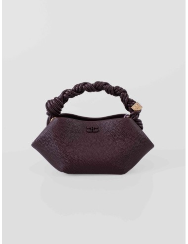 Mini bolso GANNI Brown Grained Mini Bou Bag en color Chicory Coffee con asa trenzada y correa ajustable, disponible en MARFRANC