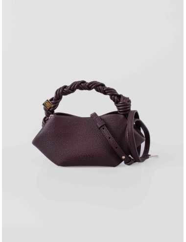 Mini bolso GANNI Brown Grained Mini Bou Bag en color Chicory Coffee con asa trenzada y correa ajustable, disponible en MARFRANC