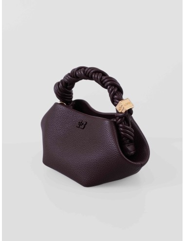 Mini bolso GANNI Brown Grained Mini Bou Bag en color Chicory Coffee con asa trenzada y correa ajustable, disponible en MARFRANC