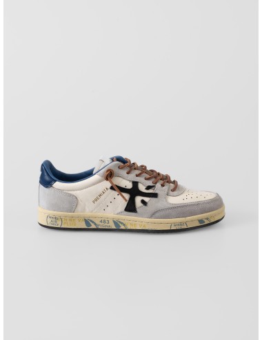 zapatillas blancas piel y ante gris Premiata BSKTCLAY 7617 logo negro suela estampada