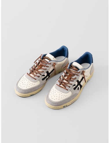 zapatillas blancas piel y ante gris Premiata BSKTCLAY 7617 logo negro suela estampada