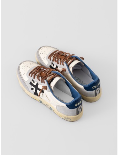 zapatillas blancas piel y ante gris Premiata BSKTCLAY 7617 logo negro suela estampada