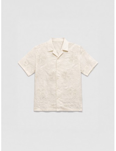Camisa NN.07 Ben SS en color ivory confeccionada en algodón ligero con bordado floral integral, cuello abierto y corte regular.