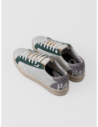 Sneaker blanca P448 Jack White Forrest con ante verde, talón gris y logo perforado