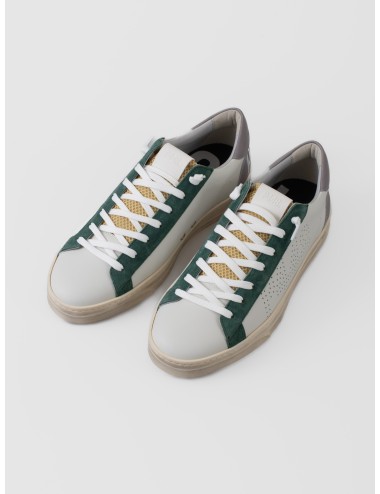 Sneaker blanca P448 Jack White Forrest con ante verde, talón gris y logo perforado