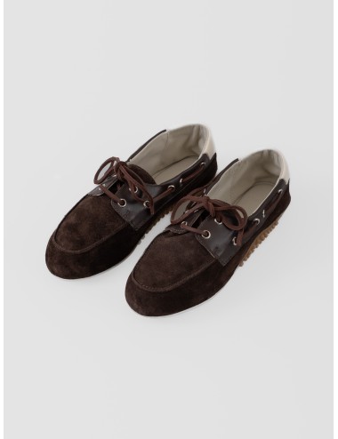 Mocasín náutico marrón P448 Antibes Mocha en ante con talón blanco roto y suela con relieve