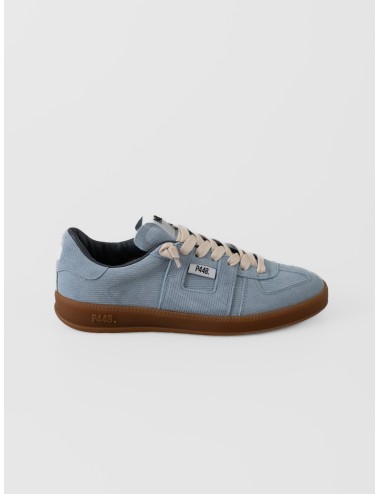 Sneaker azul claro P448 Monza Mille en ante texturizado con cordones crema y suela caramelo