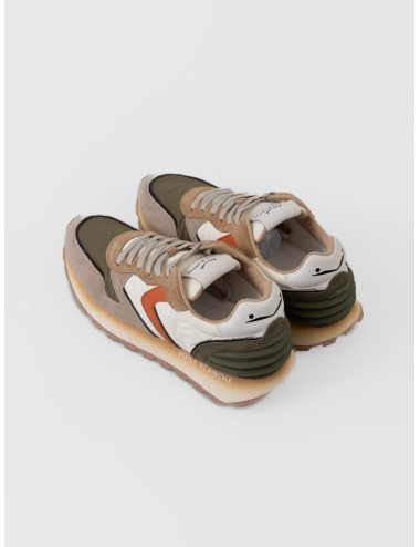 Sneaker blanca Voile Blanche Paris Power Man con ante beige, detalles verde militar y suela dentada