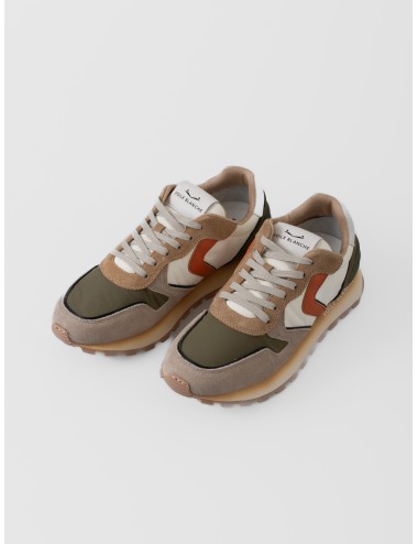 Sneaker blanca Voile Blanche Paris Power Man con ante beige, detalles verde militar y suela dentada