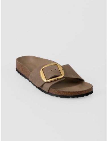 Sandalia tabacco brown BIRKENSTOCK Madrid Big Buckle con hebilla dorada y plantilla anatómica