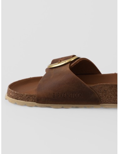 Sandalia cognac BIRKENSTOCK Madrid Big Buckle con hebilla dorada y plantilla anatómica