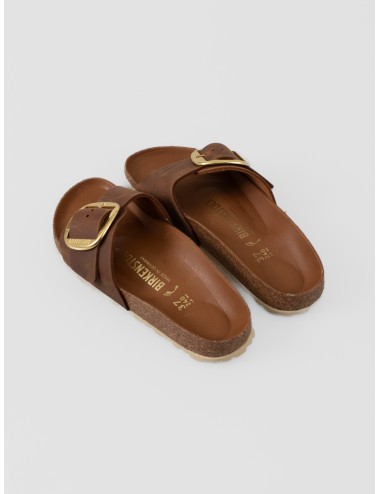 Sandalia cognac BIRKENSTOCK Madrid Big Buckle con hebilla dorada y plantilla anatómica