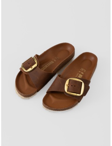 Sandalia cognac BIRKENSTOCK Madrid Big Buckle con hebilla dorada y plantilla anatómica