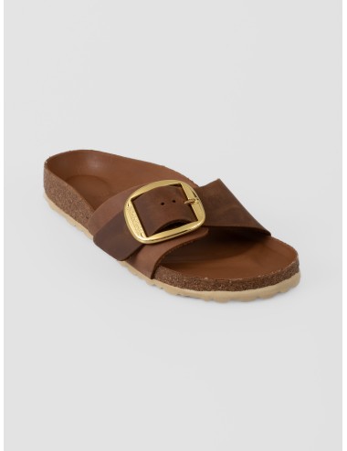 Sandalia cognac BIRKENSTOCK Madrid Big Buckle con hebilla dorada y plantilla anatómica