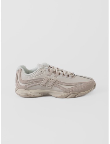 Sneaker timberwolf New Balance RC56 con paneles ondulados, logo N-Lock y base en tonos neutros