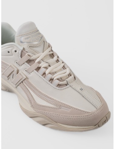 Sneaker timberwolf New Balance RC56 con paneles ondulados, logo N-Lock y base en tonos neutros