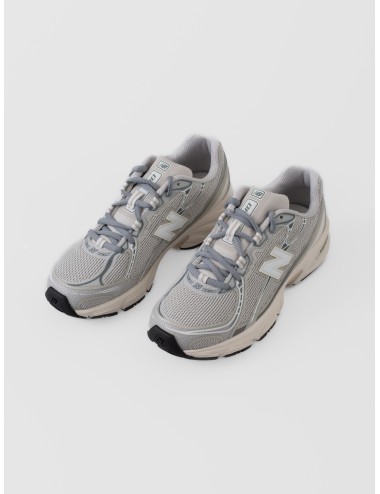 Sneaker slate grey New Balance 740 con mesh abierto, paneles grises y entresuela ABZORB