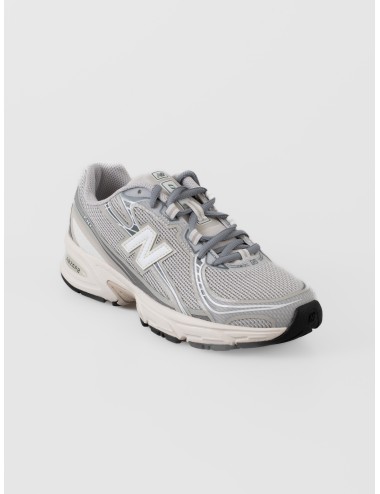 Sneaker slate grey New Balance 740 con mesh abierto, paneles grises y entresuela ABZORB