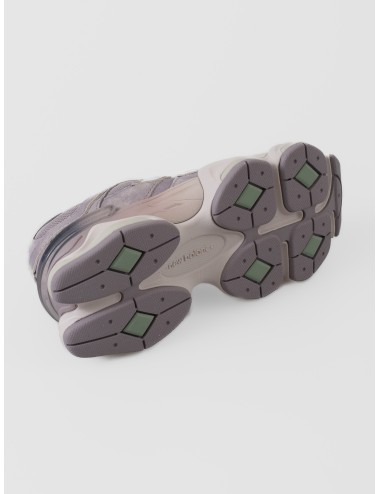 Sneaker New Balance 9060 Truffle Salt con mesh, ante lila grisáceo y entresuela volumétrica