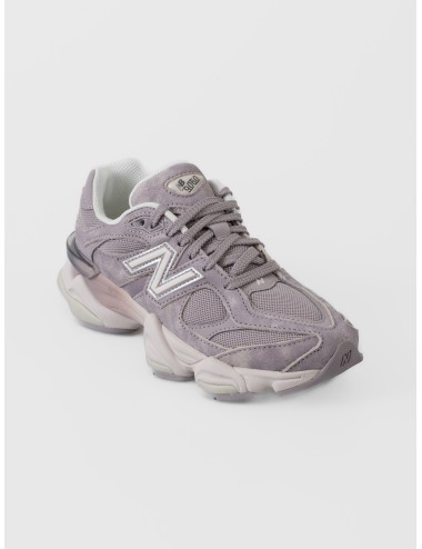 Sneaker New Balance 9060 Truffle Salt con mesh, ante lila grisáceo y entresuela volumétrica