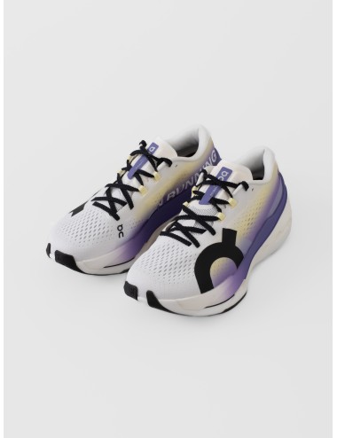 Zapatillas White Juniper On Cloudboom Max con degradado violeta y malla técnica transpirable