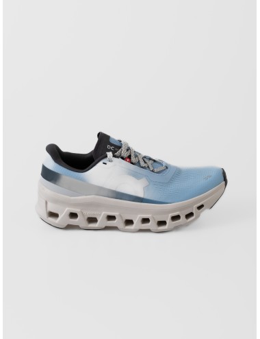 Zapatillas mujer Glacier Iva On Cloudmonster 1 con degradado azul y malla técnica transpirable