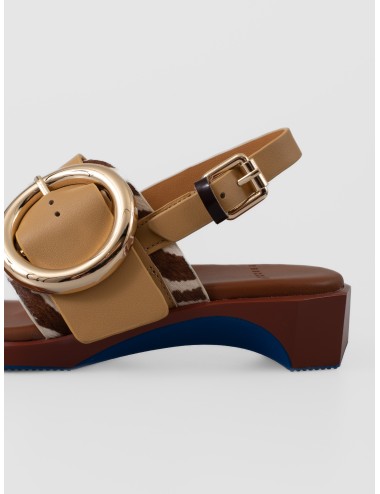 Sandalia plana zebra mix 4CCCCEES Follin Torus con hebilla dorada sobredimensionada