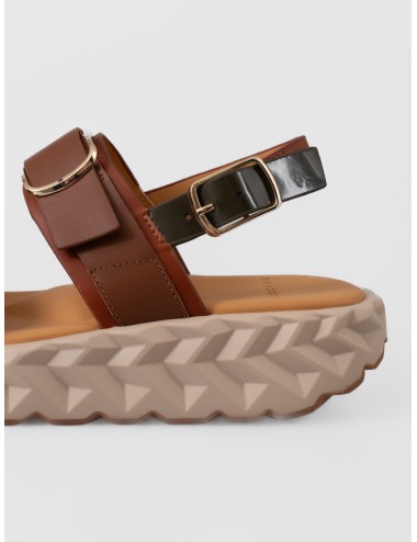 Sandalia marrón 4CCCCEES Jabara Sandy con doble hebilla y suela dentada de plataforma