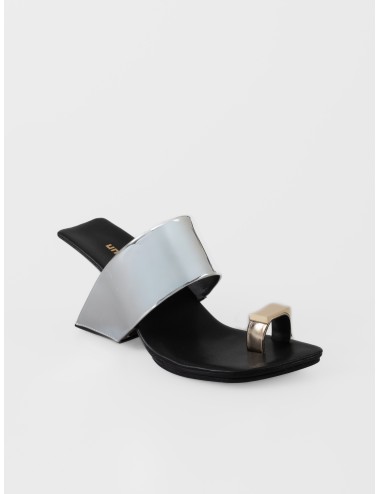 Sandalia plateada United Nude Loop Toe Hi Cube Ring con tacón arquitectónico y anillo cúbico