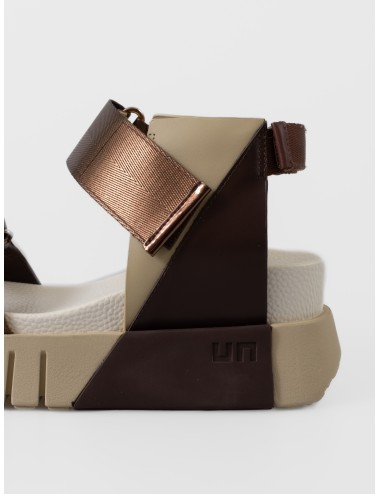 Sandalia bronzite United Nude Delta Run con plataforma geométrica y tiras ajustables