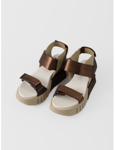 Sandalia bronzite United Nude Delta Run con plataforma geométrica y tiras ajustables
