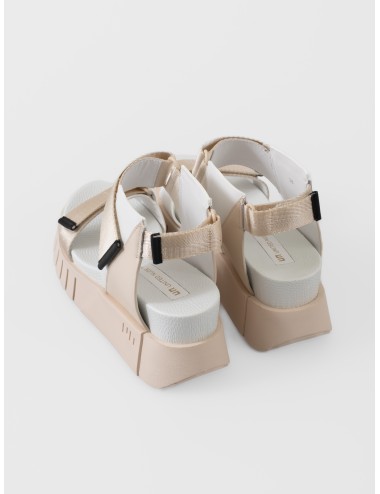 Sandalia chalk United Nude Delta Run con plataforma geométrica y tiras ajustables beige y blancas