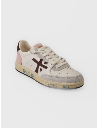 Zapatilla crema Premiata Bsktclad var. 8284 con detalles en ante rosa, gris y marrón oscuro