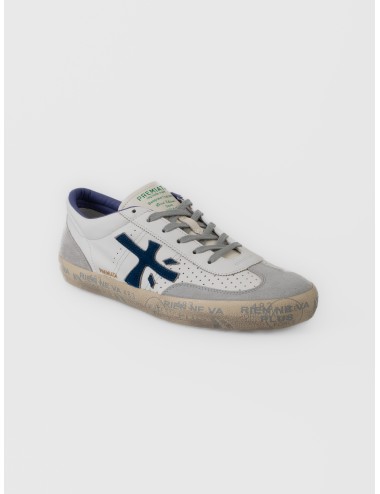 Zapatilla blanca Premiata David var. 8092 con logo azul, ante gris claro y suela beige con grafismos