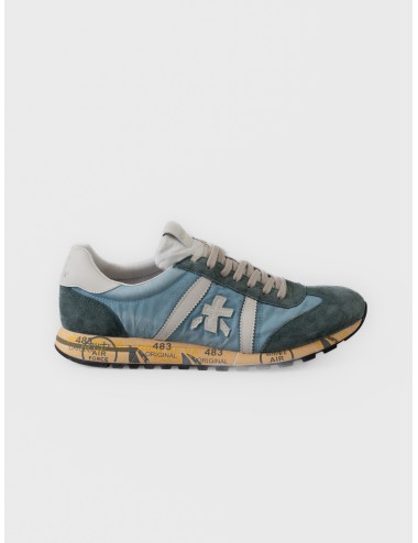 Zapatilla azul claro Premiata Lucy var. 8188 con ante azul grisáceo y suela caramelo con grafismos