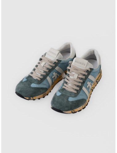 Zapatilla azul claro Premiata Lucy var. 8188 con ante azul grisáceo y suela caramelo con grafismos