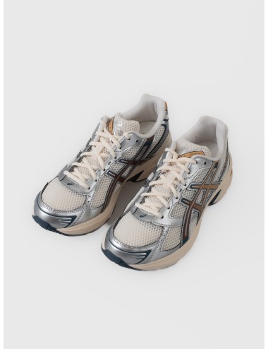 Zapatilla cream/mahogany ASICS GEL-1130 con malla técnica y superposiciones metálicas