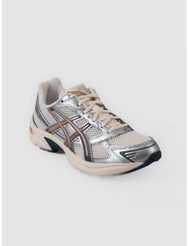 Zapatilla cream/mahogany ASICS GEL-1130 con malla técnica y superposiciones metálicas